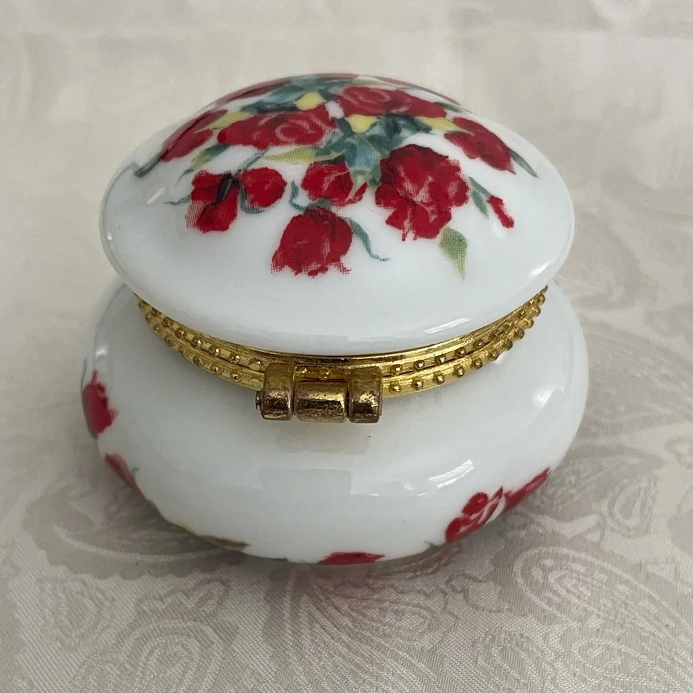 Vintage Ben Bridge Red Roses Porcelain Ring Holder/Trinket Box